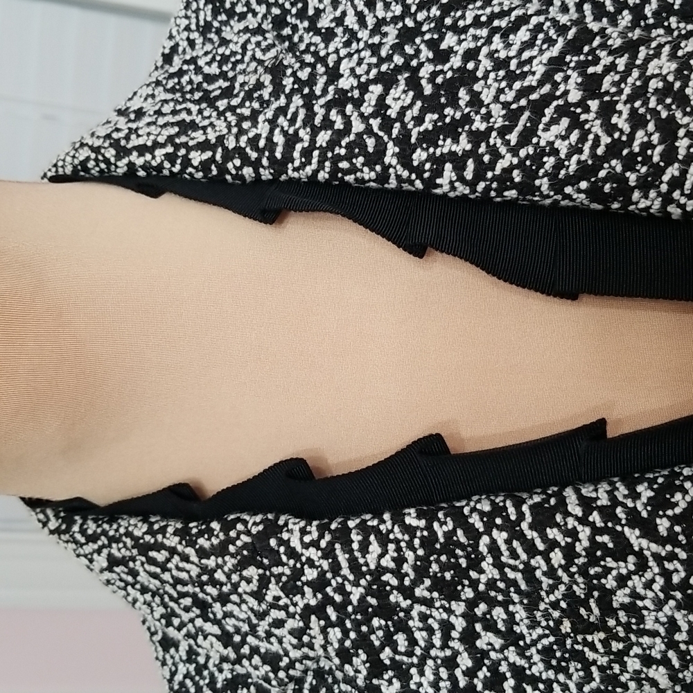 SOLD Ann Taylor Black/whited Textured Cropped blazer, 4 Petite - Picture 3 of 12